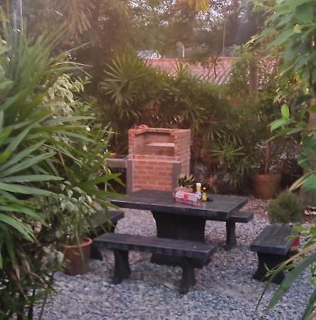Daisy'S 2 Bedroom Family Home For Up To 5 Guests With Garden & Bbq Koh Samet Exteriör bild