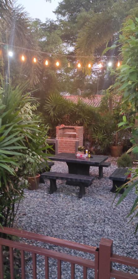 Daisy'S 2 Bedroom Family Home For Up To 5 Guests With Garden & Bbq Koh Samet Exteriör bild