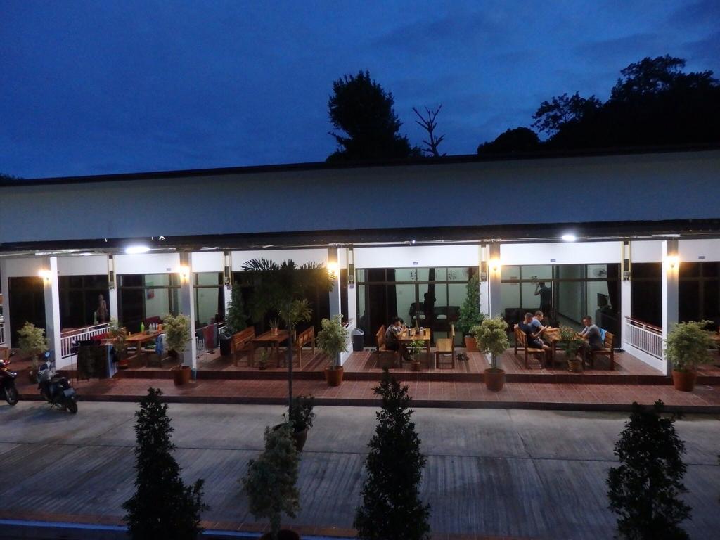 Daisy'S 2 Bedroom Family Home For Up To 5 Guests With Garden & Bbq Koh Samet Exteriör bild